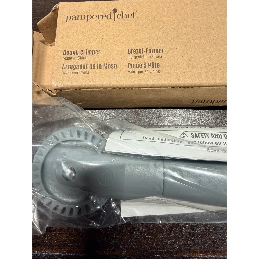 Pampered Chef Dough Crimper #100077 New in Box‎